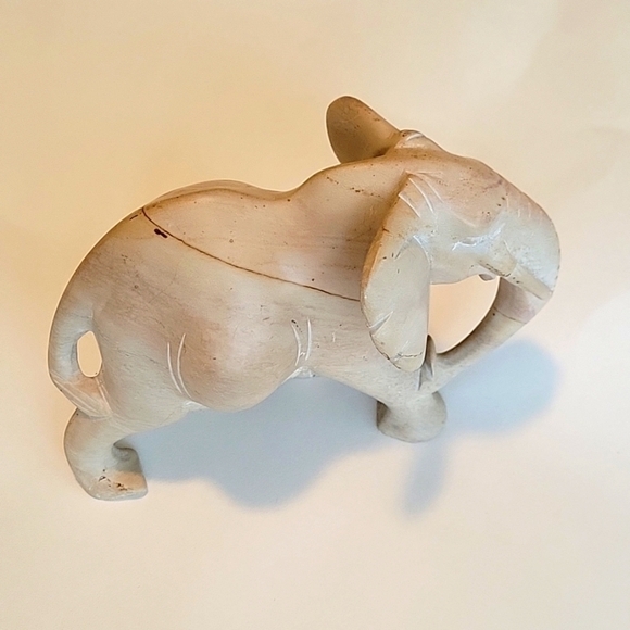 AUTHENTIC TRADITIONAL AFRICAN VINTAGE ELEPHANT SOAPSTONE figurine - Picture 2 of 10